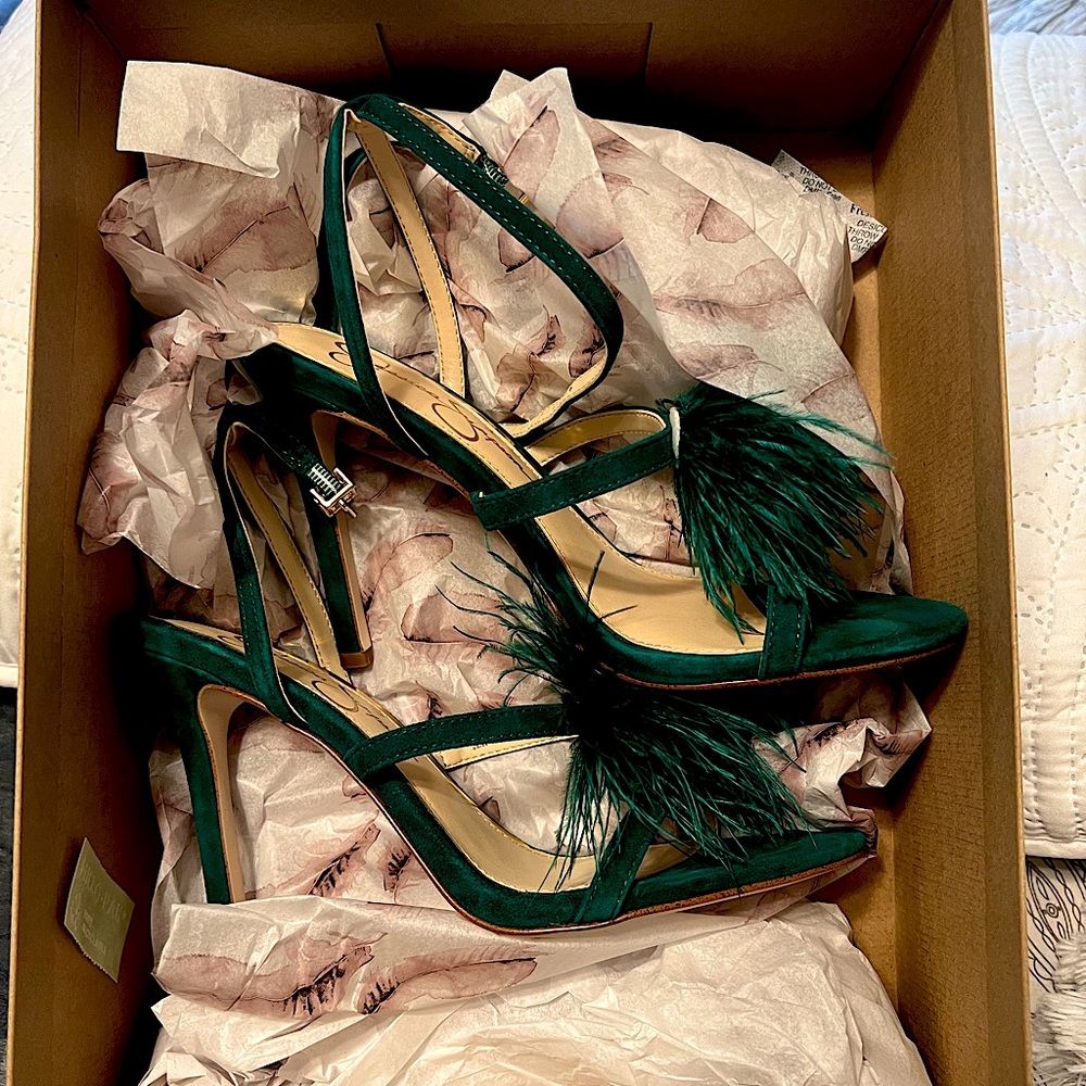 Jessica Simpson Green Velvet Strappy Sandals with Feathers NWT